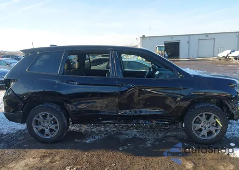 2025 Honda Passport Awd Trailsport z USA, uszkodzony, nr VIN 5FNYF8H63SB012933